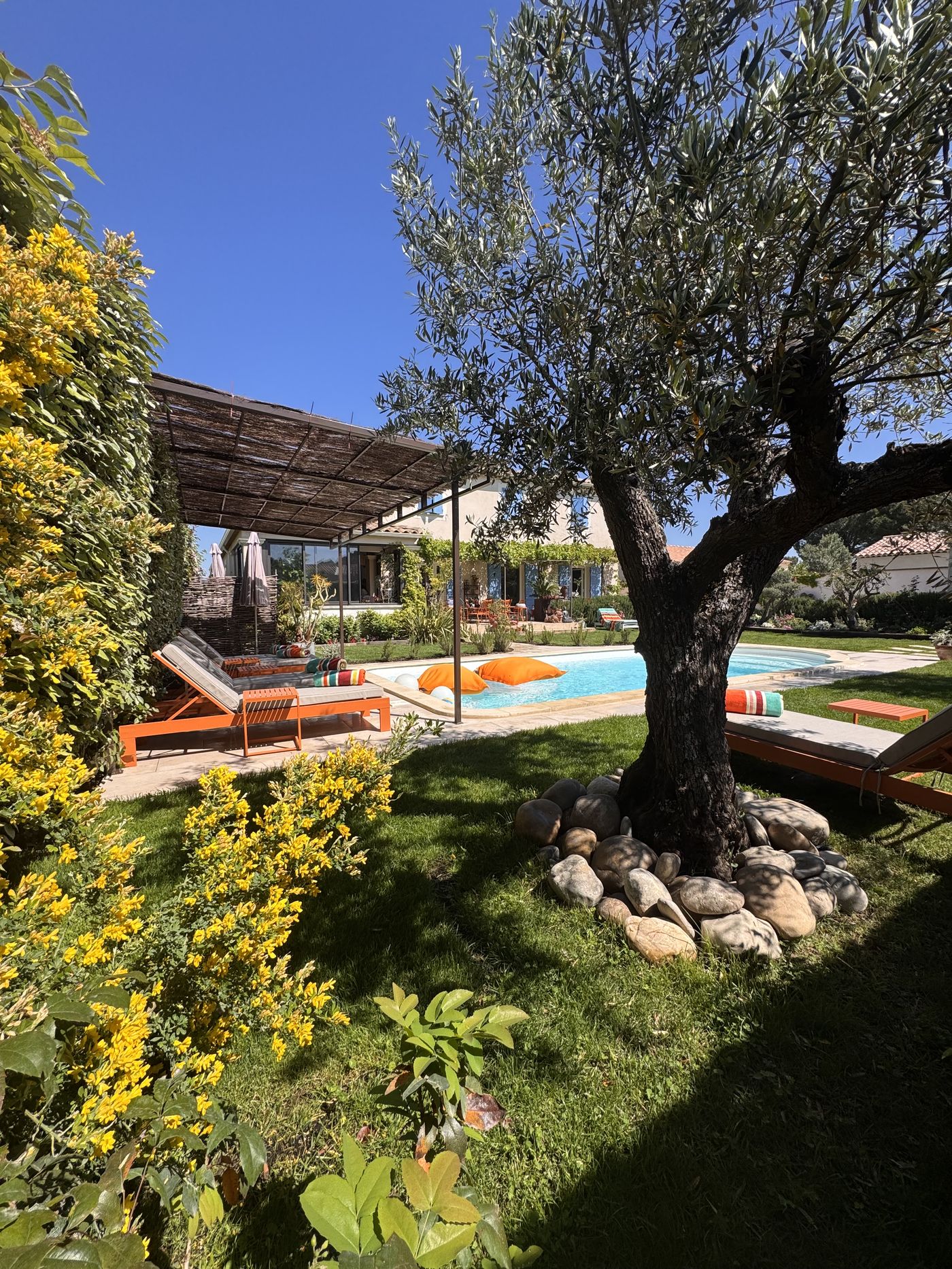 Piscine et extérieurs de la Bastide des Romarins, privatisation Bastide Exclusive