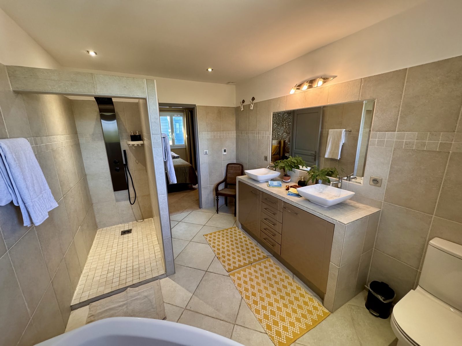 Suite Tournesol, vue de la chambre